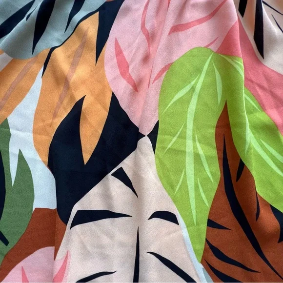 ⭐️ Loft Palm Split Neck Mixed Media Shell Sleeveless Tank SMALL - Picture 11 of 11